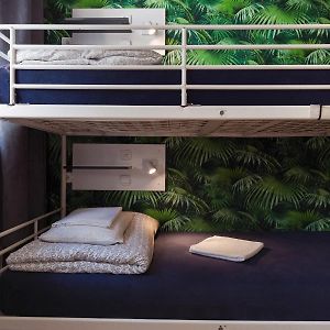 Bed 6-Bed Female Dormitory Room